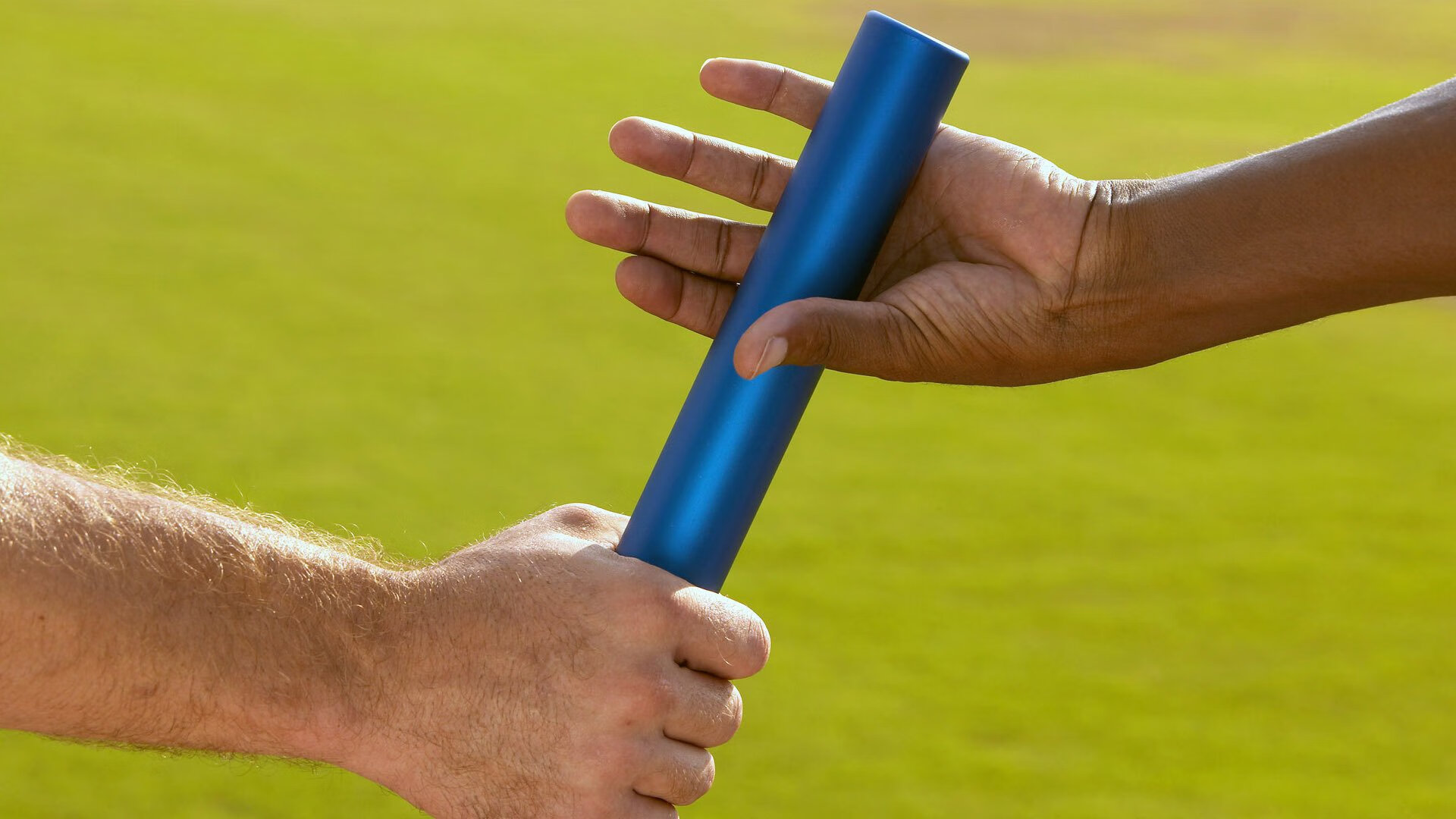 九游APP官网-“腰旗美式橄榄球：东部新区赛场迎接极速与巧妙的对抗”