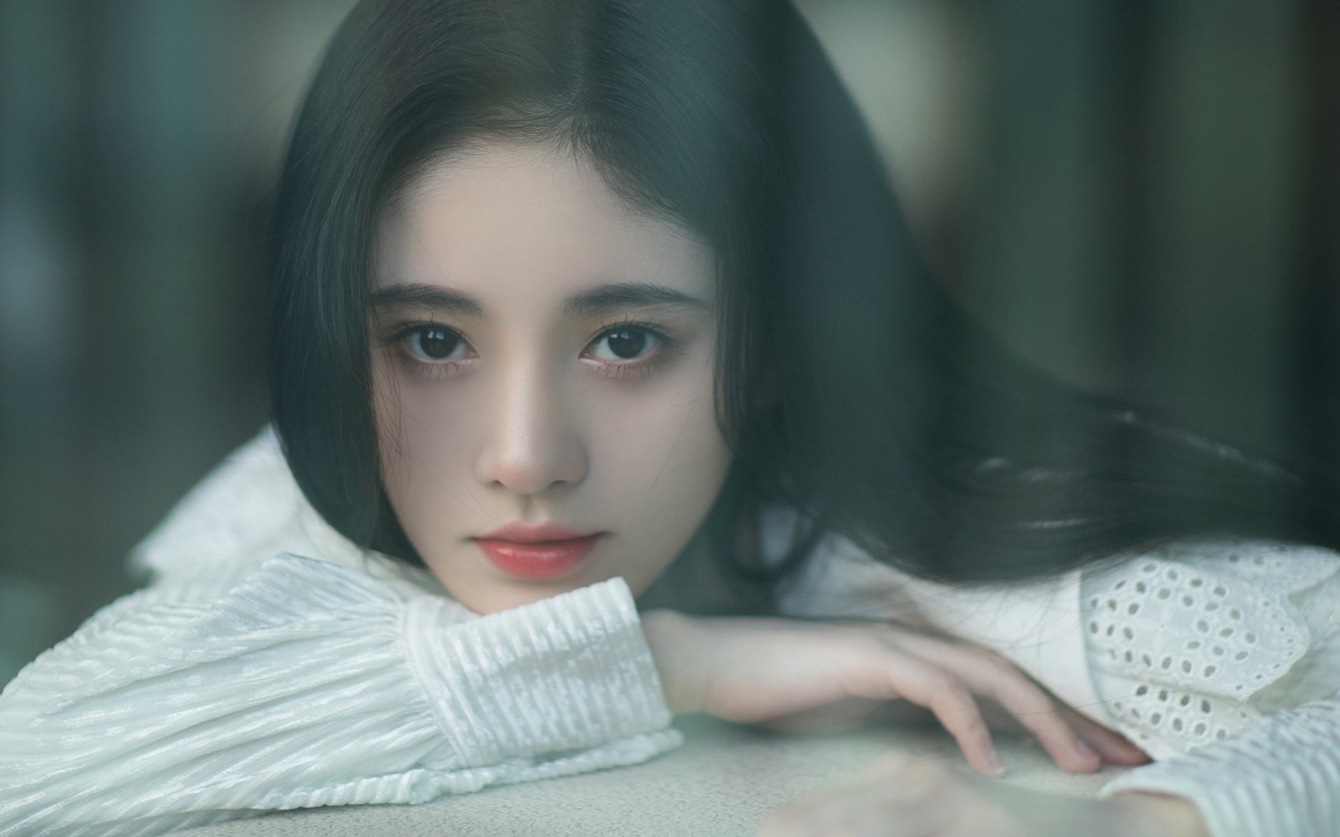 球员在节奏变化中如何调整持球姿态,持球姿势