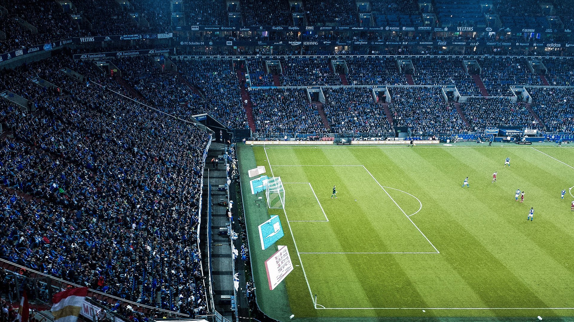 进攻端表现出色，前场竞争愈发激烈。，进攻型中场和前锋